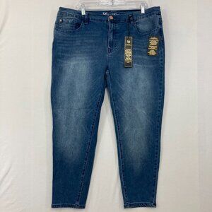 New DG2 Diane Gilman size 18W Medium Wash High Rise Stretch Skinny Jeans